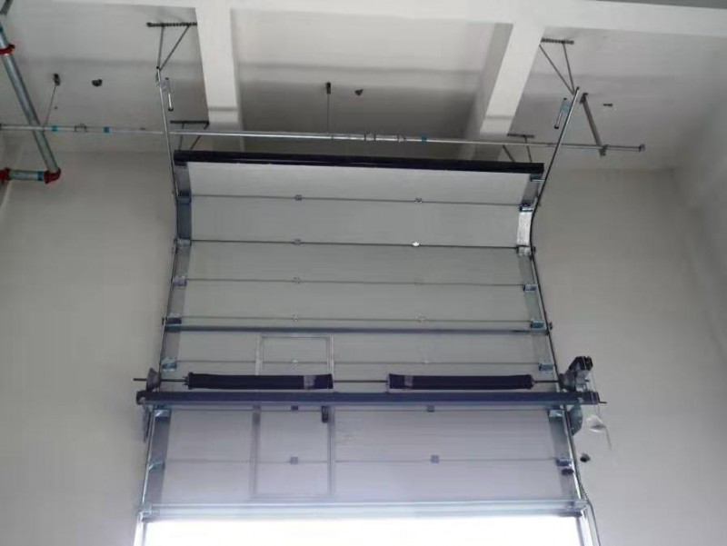 工業(yè)提升門廠家工業(yè)滑升門快速門廠家天津科曼斯門業(yè)18002006510