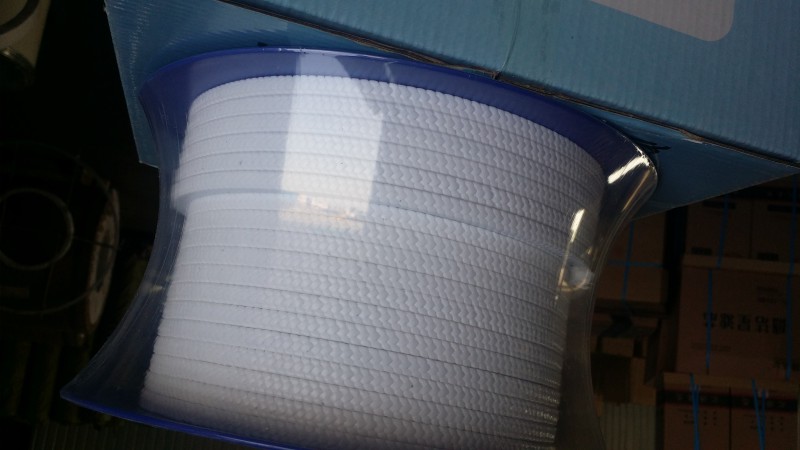 含油白四氟盤(pán)根