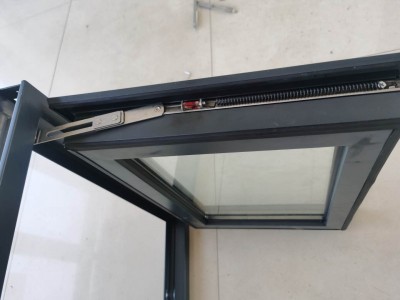 閬閬門業(yè)有限公司，防火門窗， 乙級(jí)防火窗